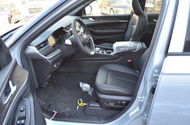 new 2025 Jeep Grand Cherokee car, priced at $54,235