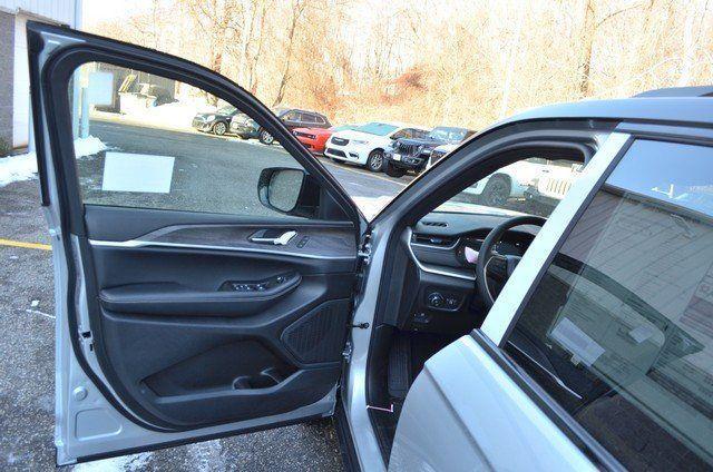 new 2025 Jeep Grand Cherokee car, priced at $54,235