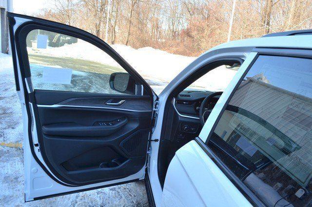 new 2026 Jeep Grand Cherokee car, priced at $48,155