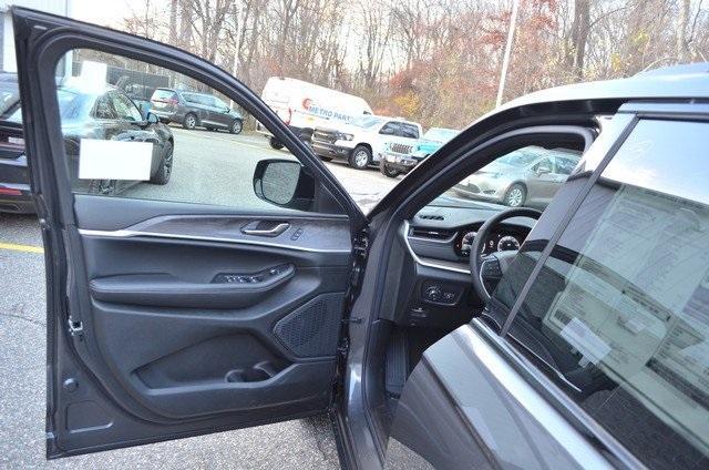 new 2025 Jeep Grand Cherokee car, priced at $55,660