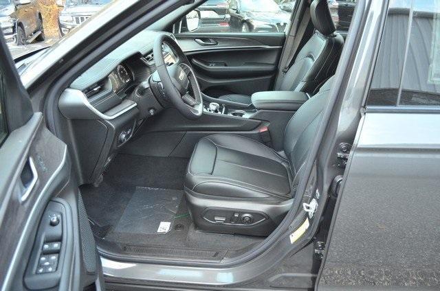 new 2025 Jeep Grand Cherokee car, priced at $55,660