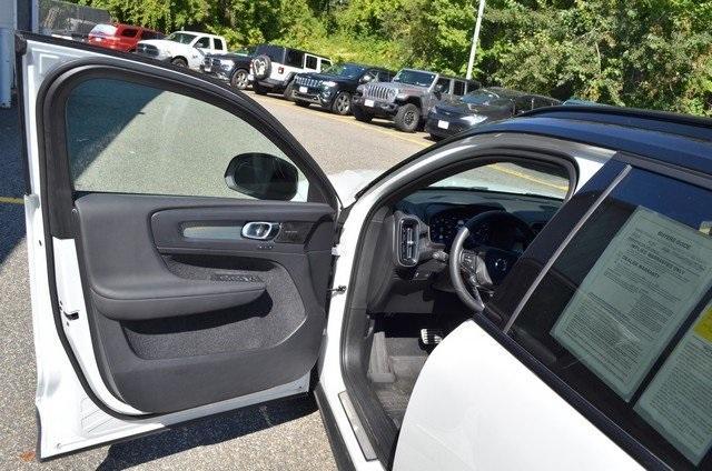 used 2022 Volvo XC40 car, priced at $26,987
