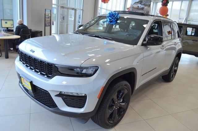new 2025 Jeep Grand Cherokee car, priced at $54,510