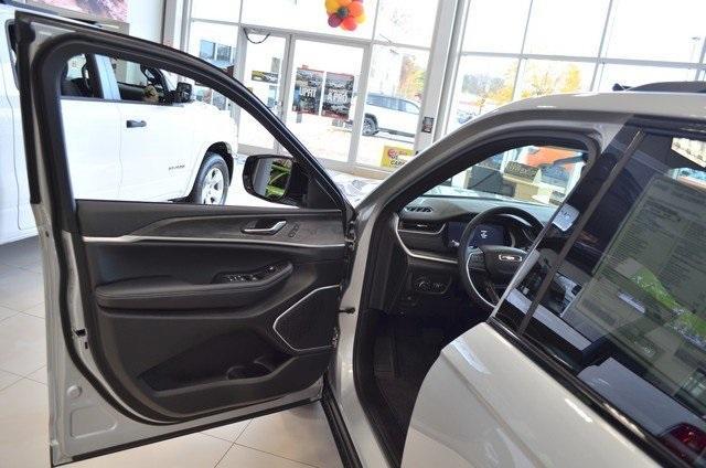 new 2025 Jeep Grand Cherokee car, priced at $54,510