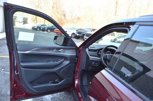 new 2025 Jeep Grand Cherokee car, priced at $53,735