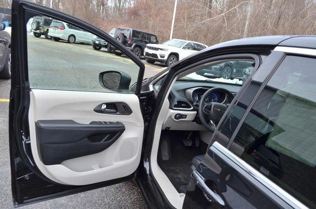 used 2023 Chrysler Pacifica car, priced at $23,987