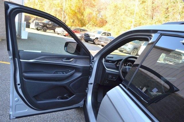 new 2025 Jeep Grand Cherokee car, priced at $52,735