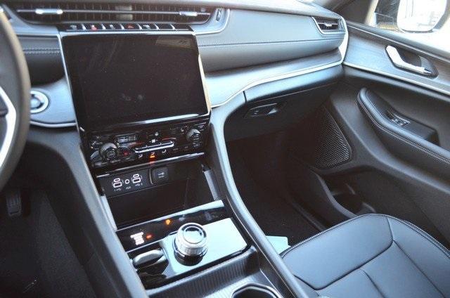 new 2025 Jeep Grand Cherokee car, priced at $52,735