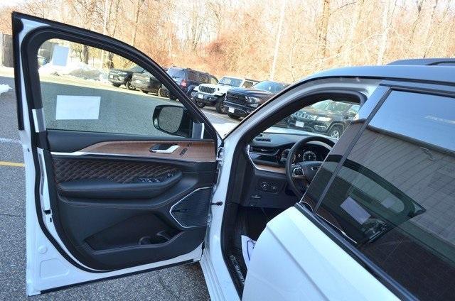 new 2025 Jeep Grand Cherokee car, priced at $70,830