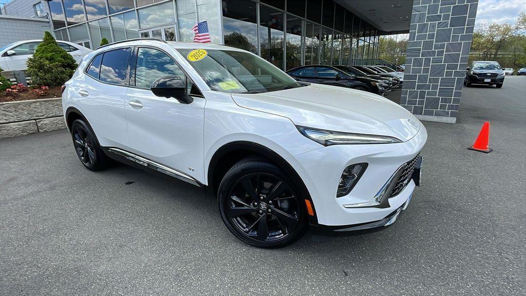 new 2025 Buick Envision car