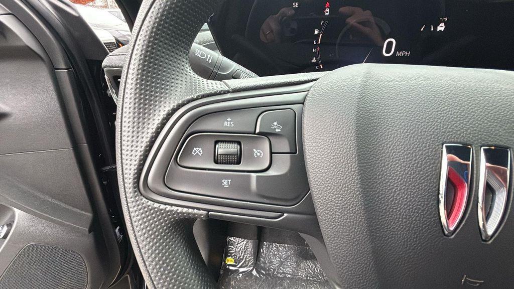 new 2025 Buick Envista car, priced at $24,686