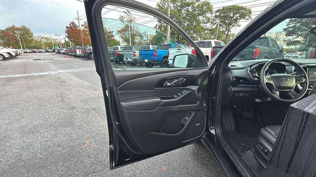 used 2024 Chevrolet Traverse car, priced at $34,995