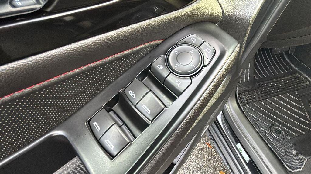 used 2024 Chevrolet Traverse car, priced at $34,995