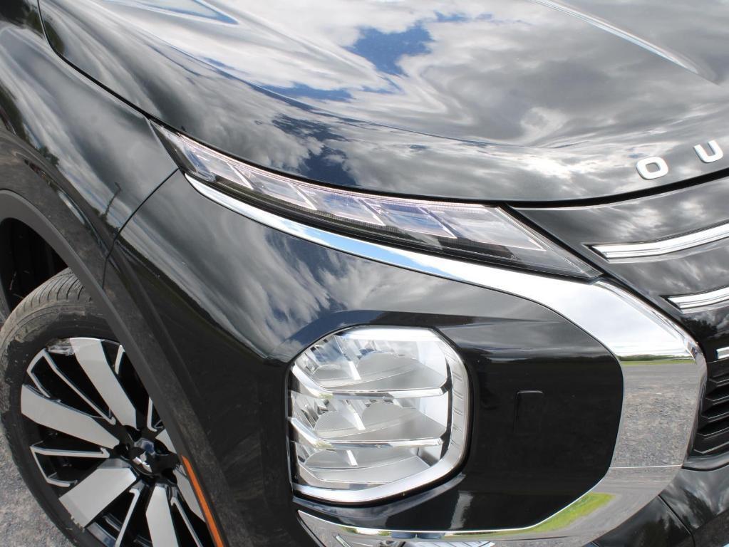new 2025 Mitsubishi Outlander car, priced at $40,140