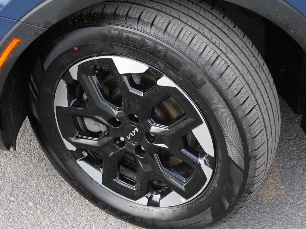 used 2024 Kia Sorento car, priced at $28,397