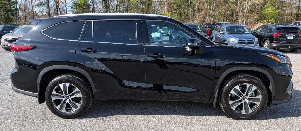 used 2022 Toyota Highlander car, priced at $35,980