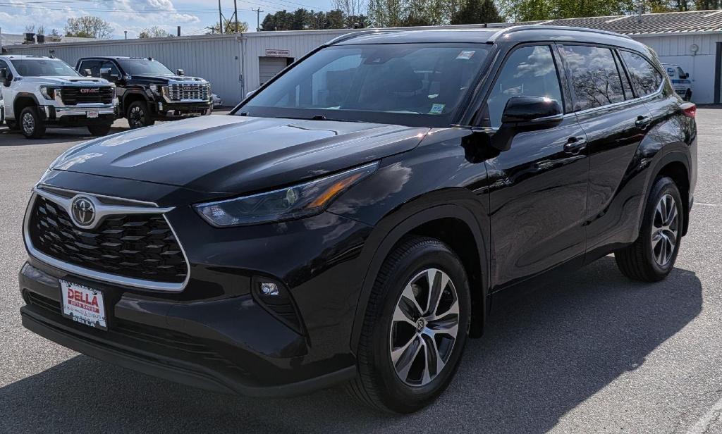 used 2022 Toyota Highlander car, priced at $35,980