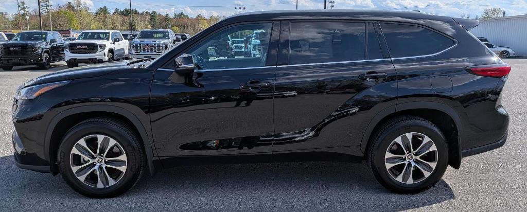 used 2022 Toyota Highlander car, priced at $35,980