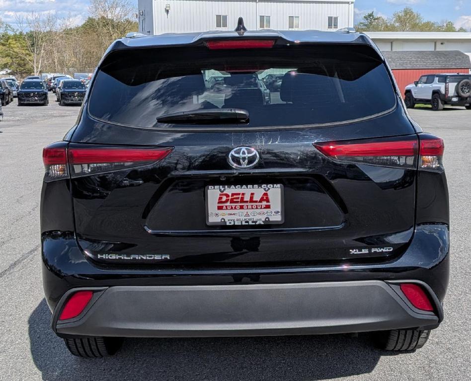 used 2022 Toyota Highlander car, priced at $35,980