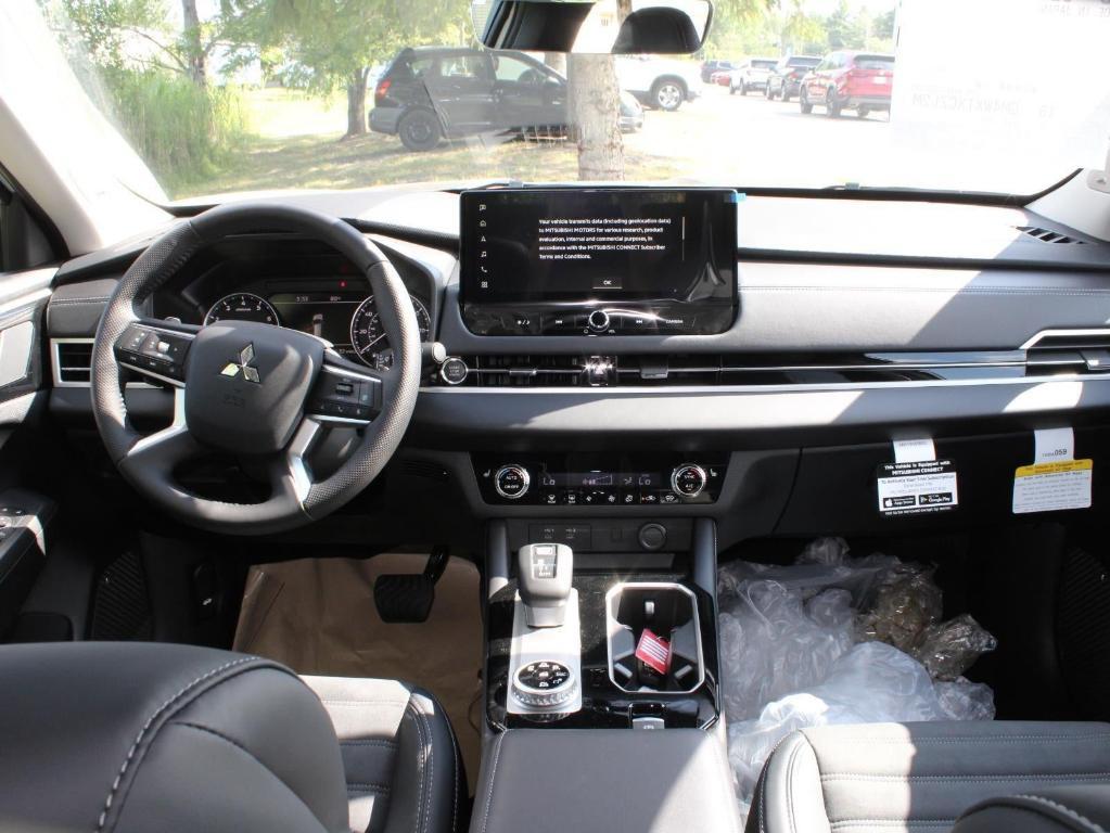 new 2025 Mitsubishi Outlander car, priced at $39,985