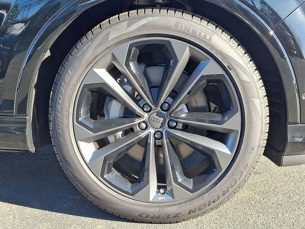 new 2026 Audi Q7 car, priced at $70,388
