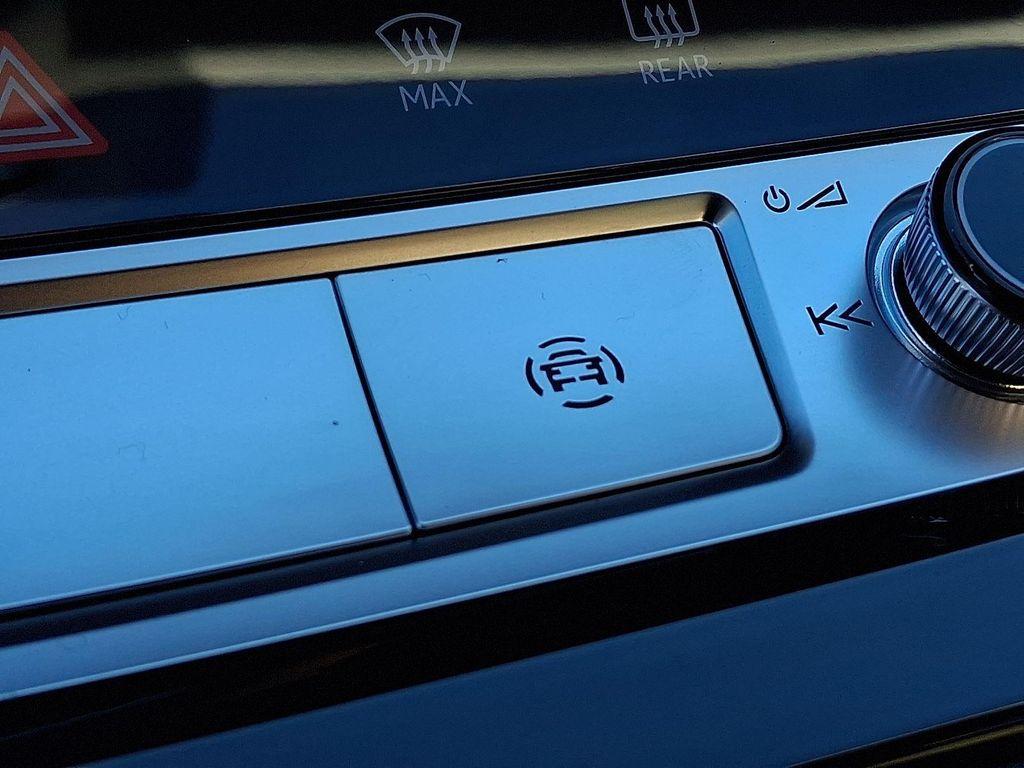 new 2026 Audi Q7 car, priced at $70,388