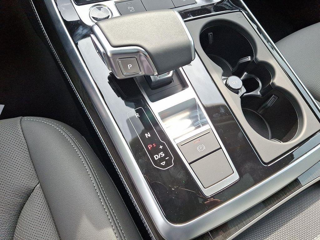 new 2025 Audi Q7 car, priced at $69,675