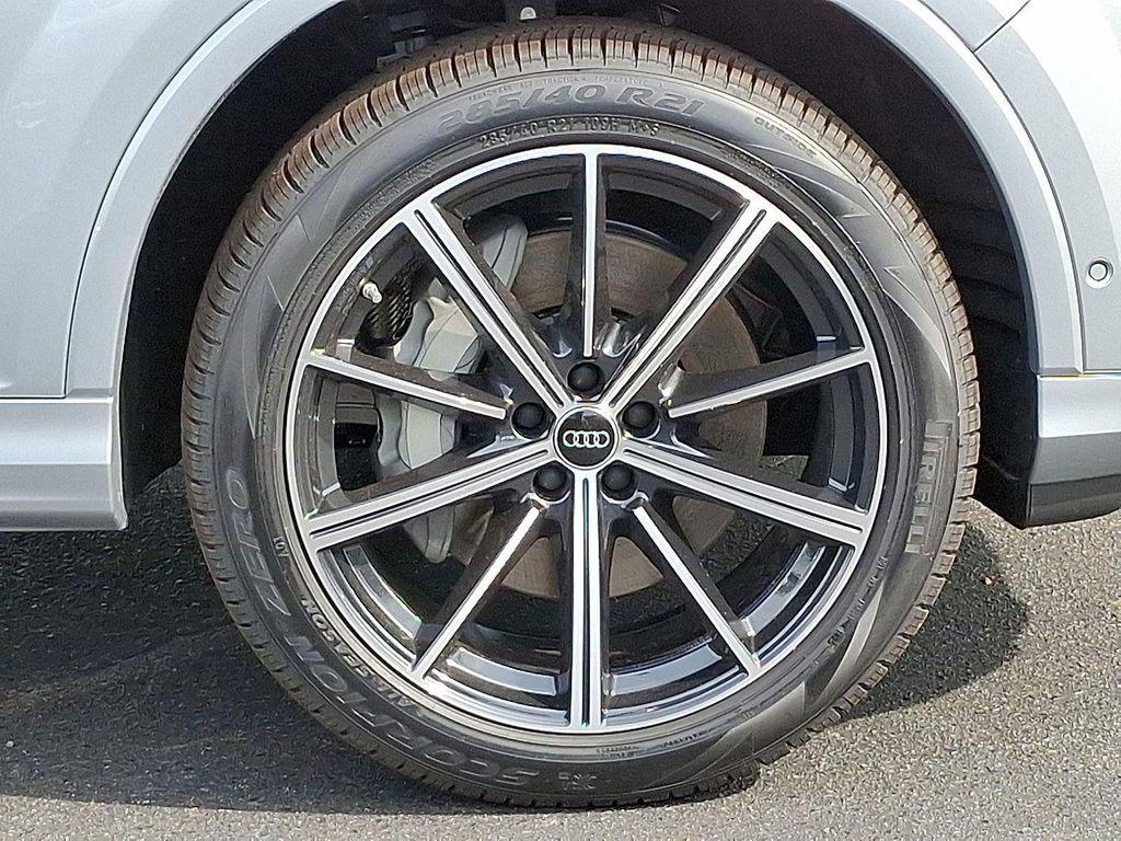 new 2025 Audi Q7 car, priced at $69,675