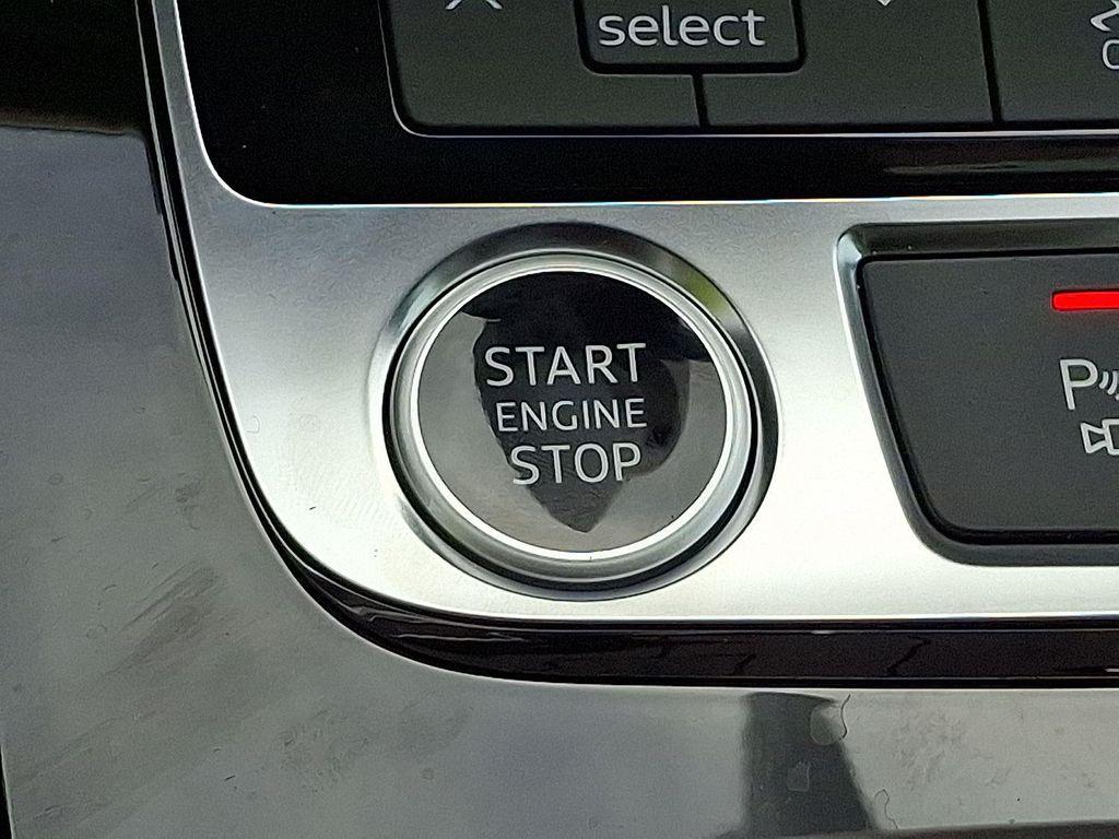 new 2025 Audi Q7 car, priced at $69,675