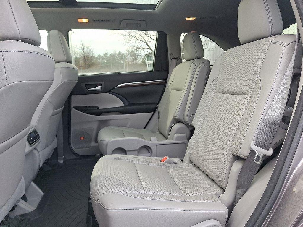 used 2016 Toyota Highlander car, priced at $22,794