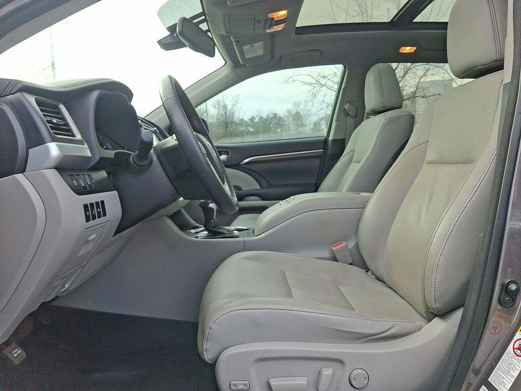 used 2016 Toyota Highlander car, priced at $22,794