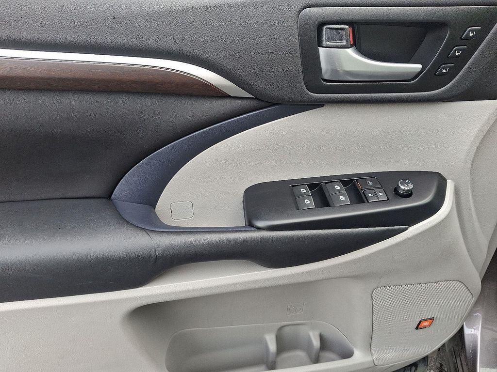 used 2016 Toyota Highlander car, priced at $22,794