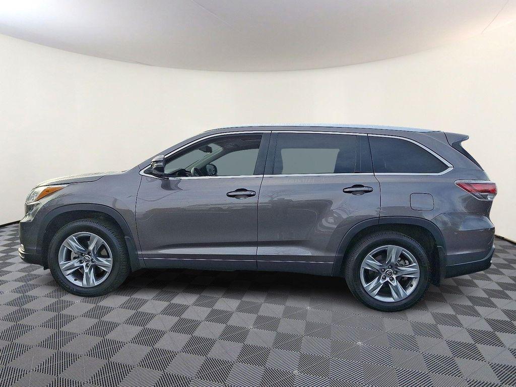 used 2016 Toyota Highlander car, priced at $22,794