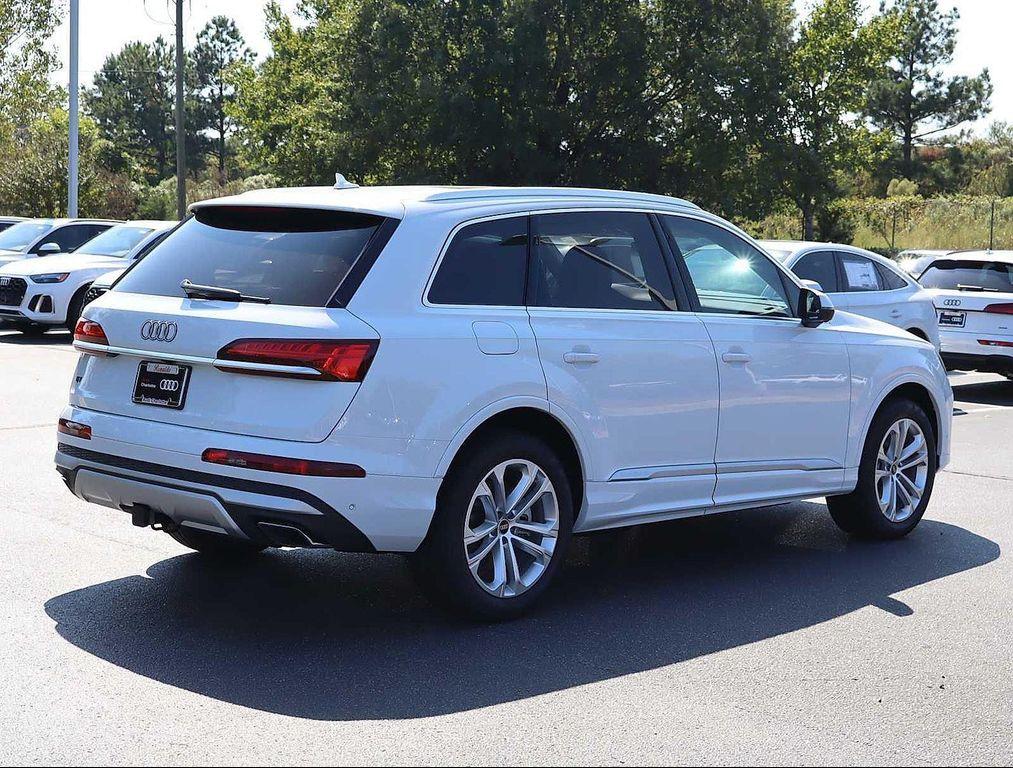 new 2025 Audi Q7 car, priced at $71,054
