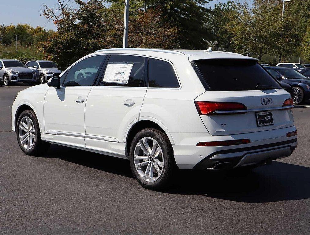 new 2025 Audi Q7 car, priced at $71,054