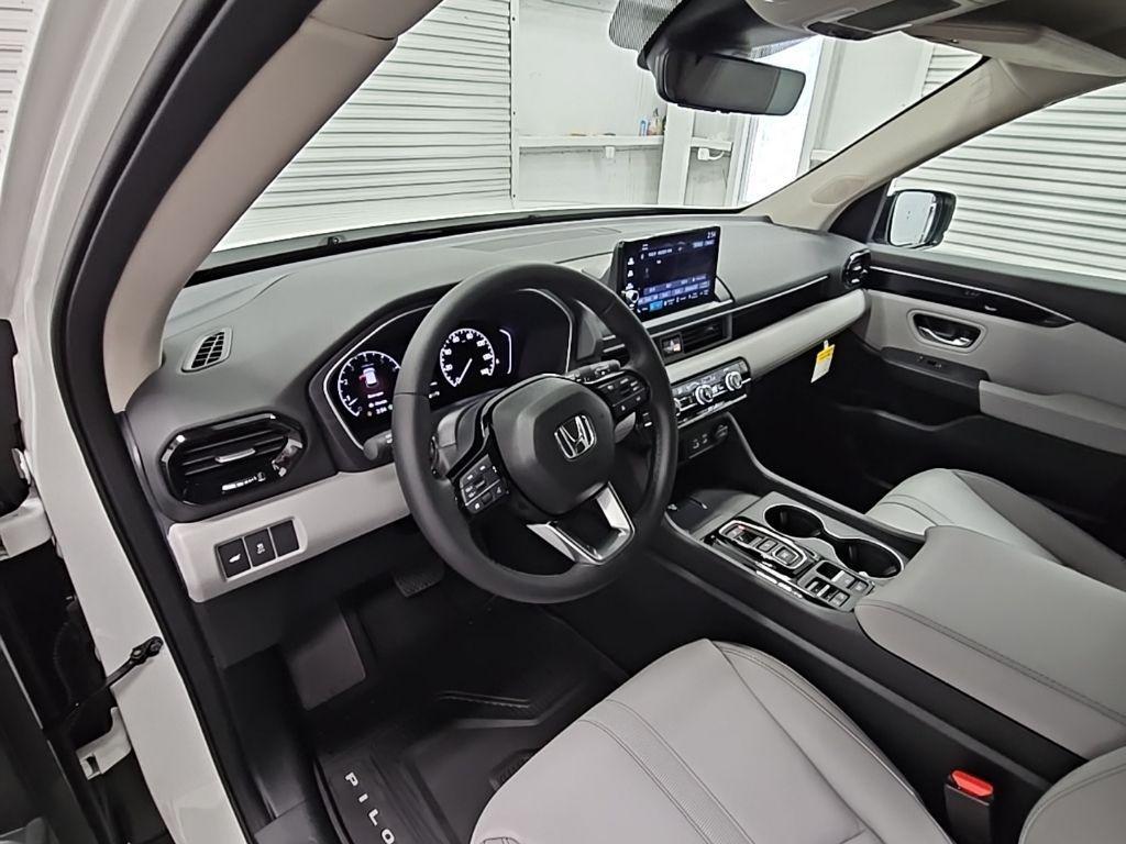new 2025 Honda Pilot car, priced at $45,430