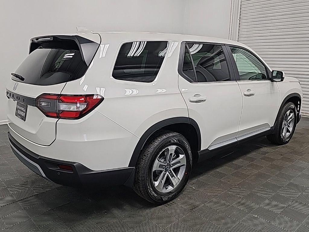 new 2025 Honda Pilot car, priced at $45,430