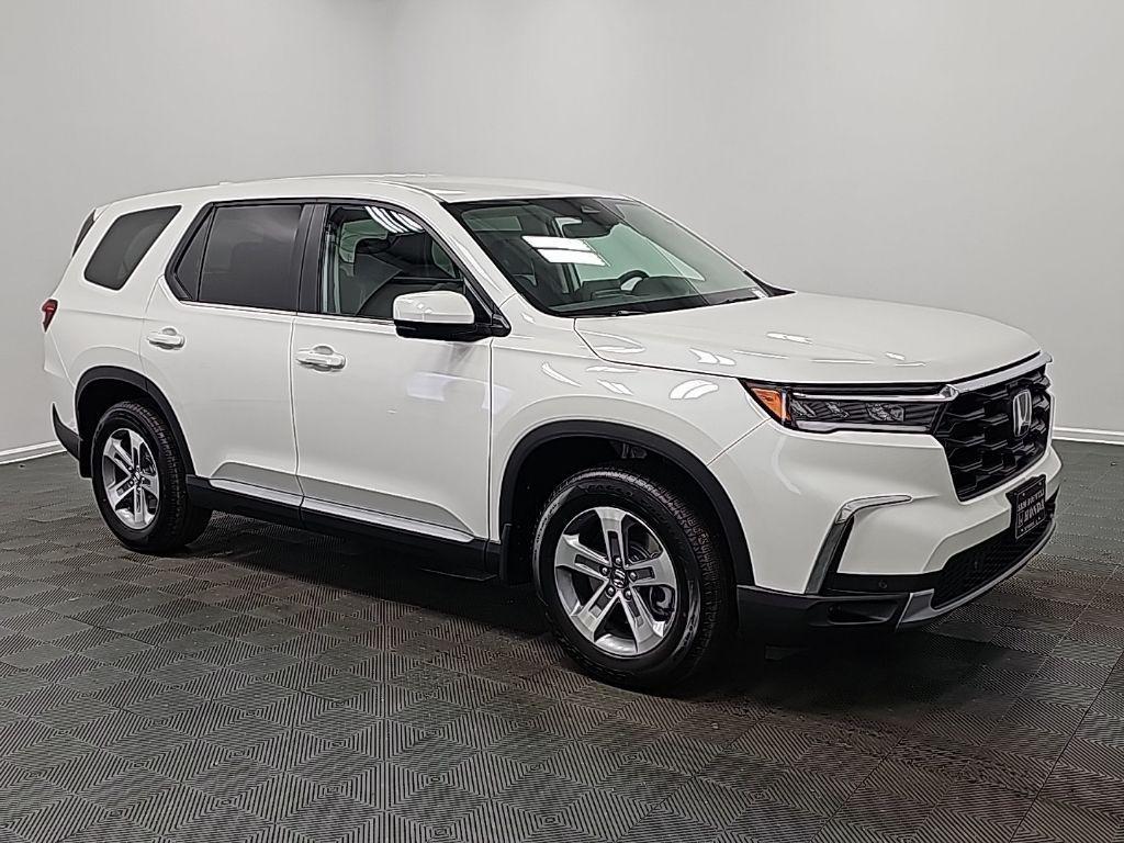 new 2025 Honda Pilot car, priced at $47,530