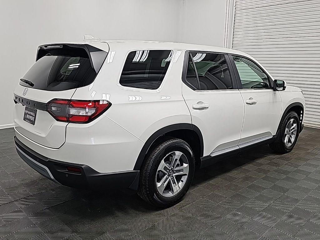 new 2025 Honda Pilot car, priced at $47,530