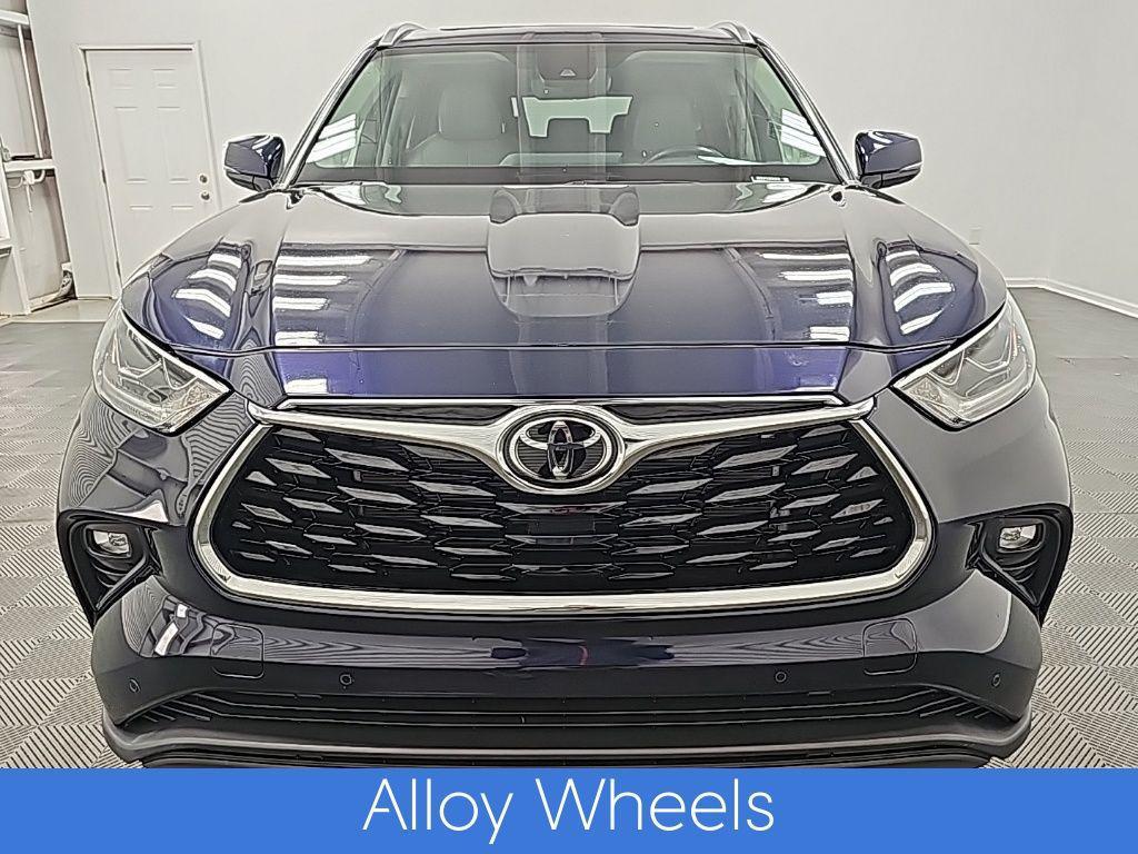 used 2023 Toyota Highlander car, priced at $34,500