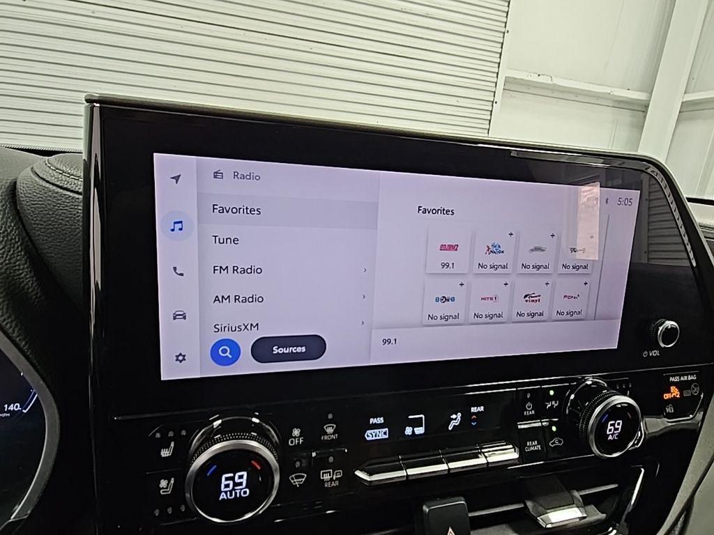 used 2023 Toyota Highlander car, priced at $34,500