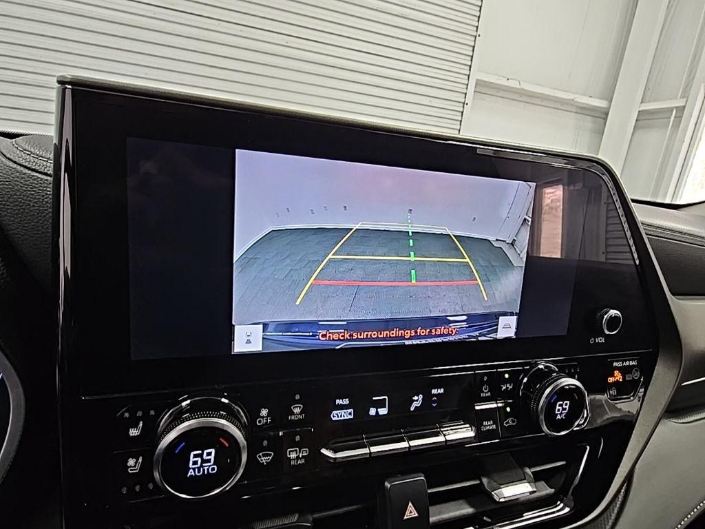 used 2023 Toyota Highlander car, priced at $34,500