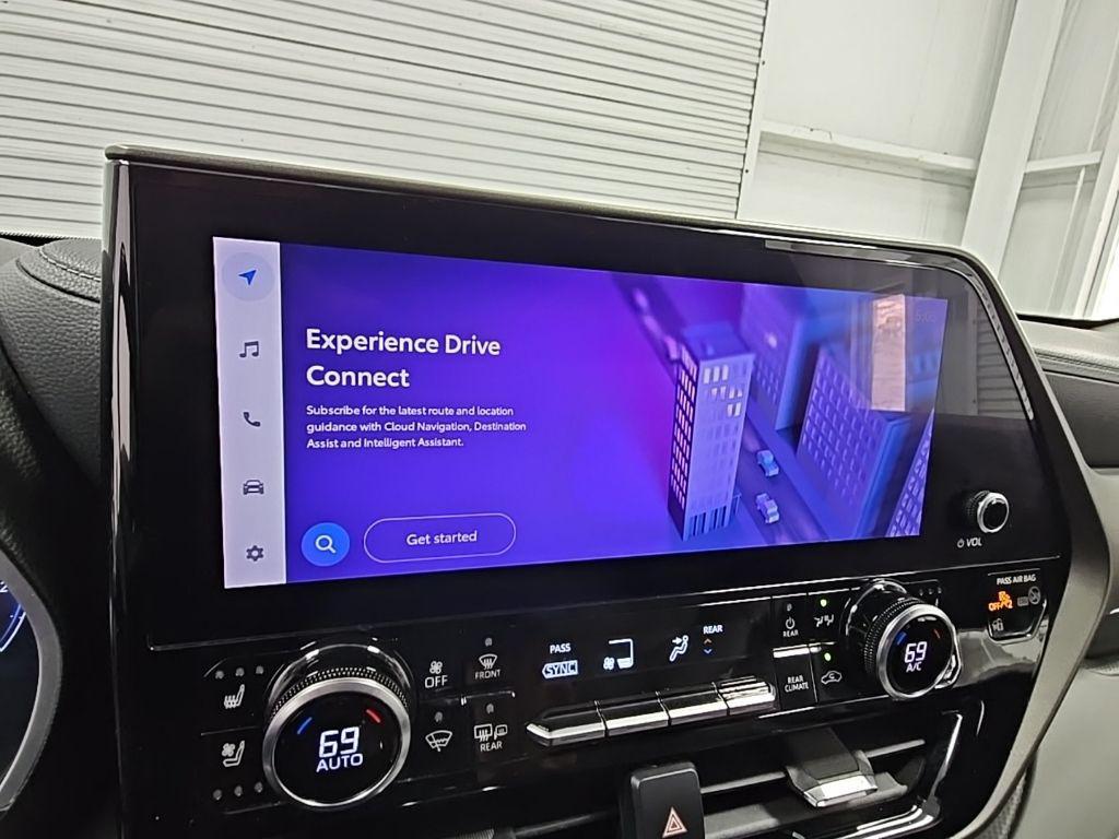 used 2023 Toyota Highlander car, priced at $34,500