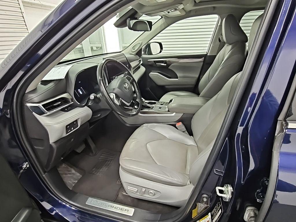 used 2023 Toyota Highlander car, priced at $34,500
