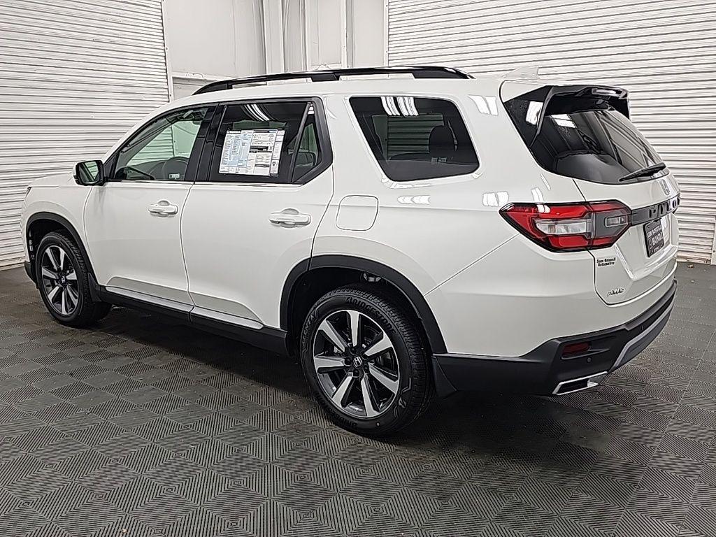 new 2025 Honda Pilot car, priced at $55,760