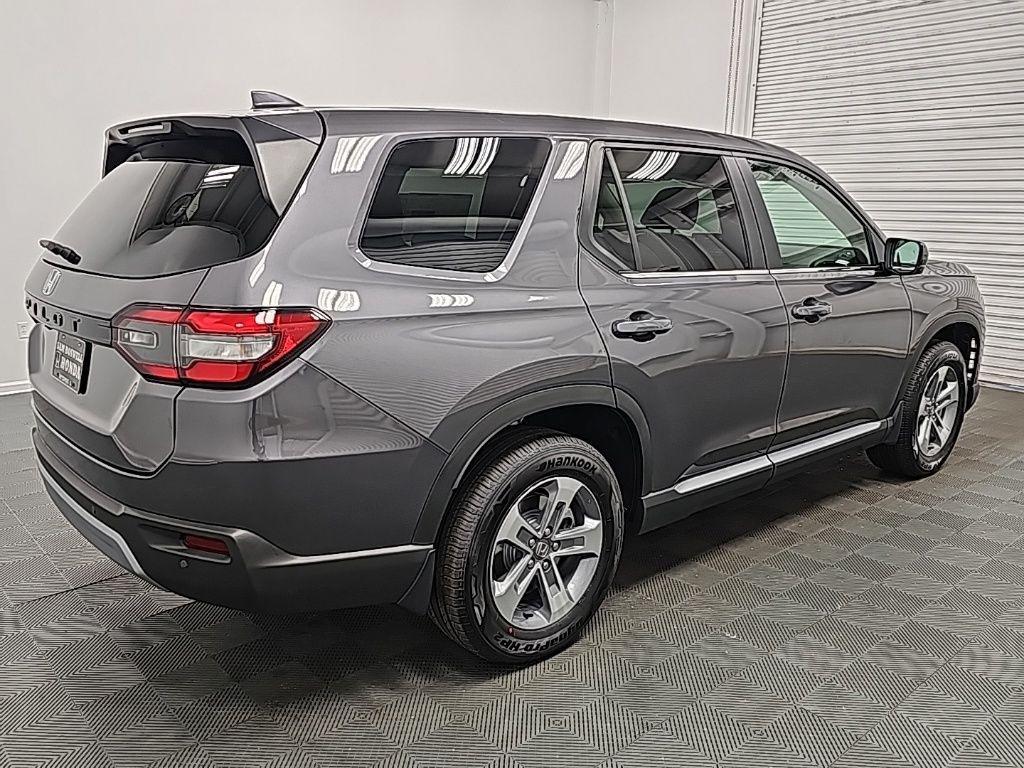 new 2025 Honda Pilot car, priced at $44,245