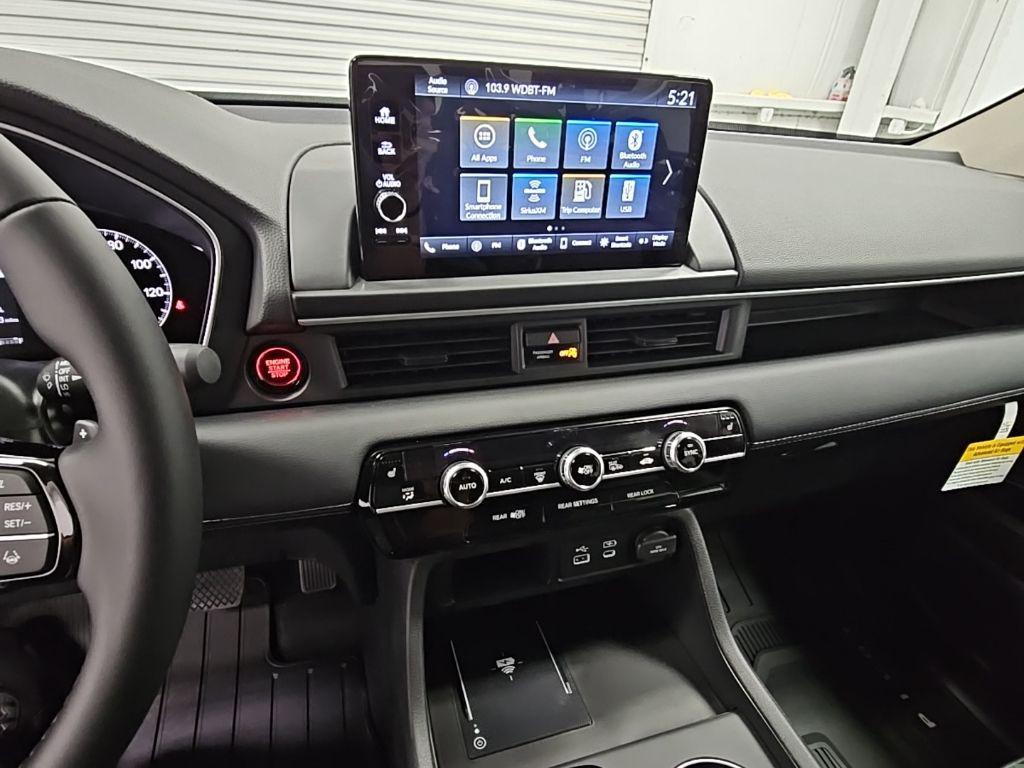 new 2025 Honda Pilot car, priced at $44,245