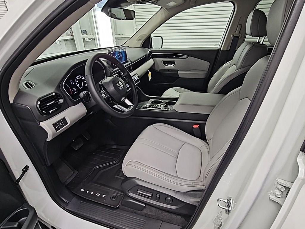 new 2025 Honda Pilot car, priced at $48,700
