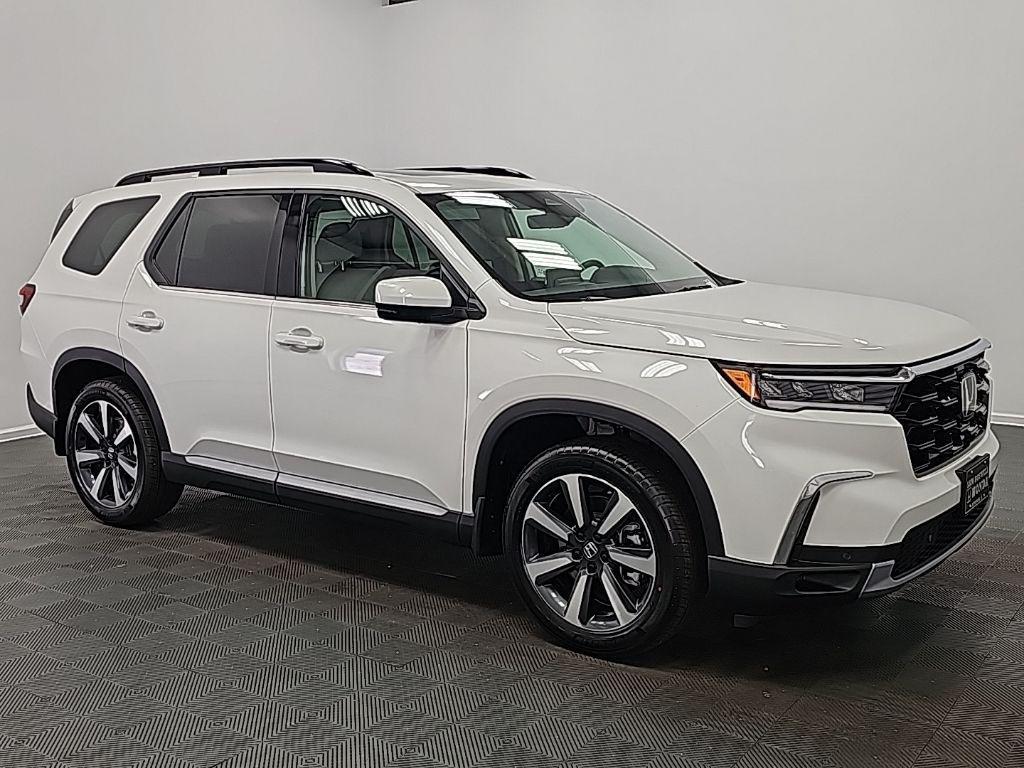 new 2025 Honda Pilot car, priced at $48,700