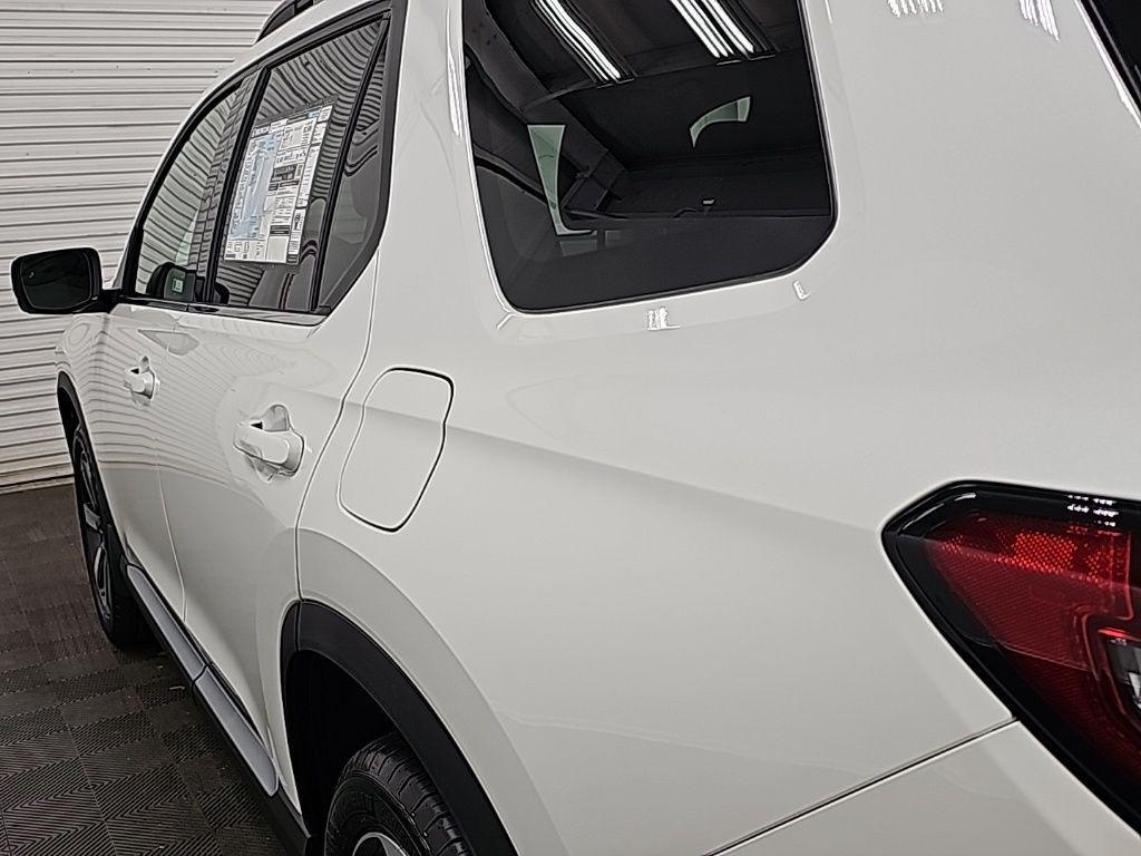 new 2025 Honda Pilot car, priced at $48,700